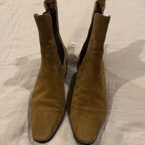 Doen Suede Chelsea Boots